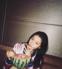 关晓彤娱乐吃瓜图片