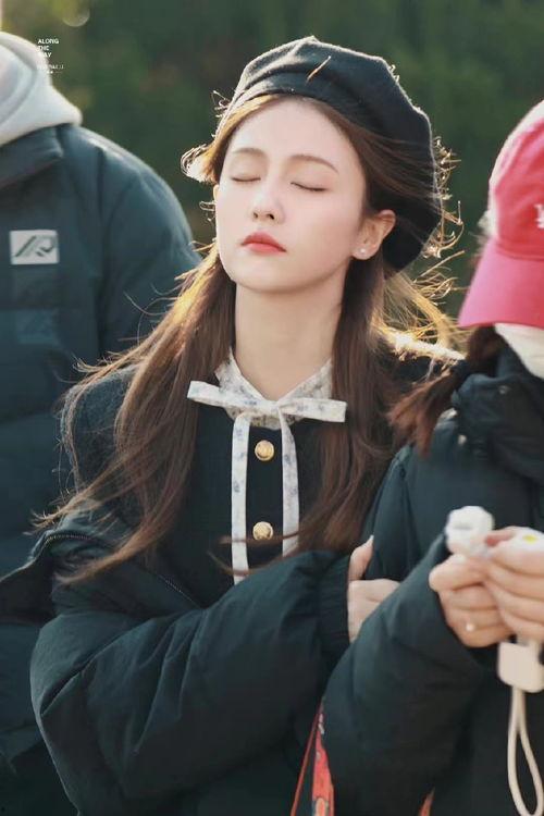 娱乐吃瓜小可爱白鹿微博,娱乐小可爱带你揭秘娱乐圈幕后故事